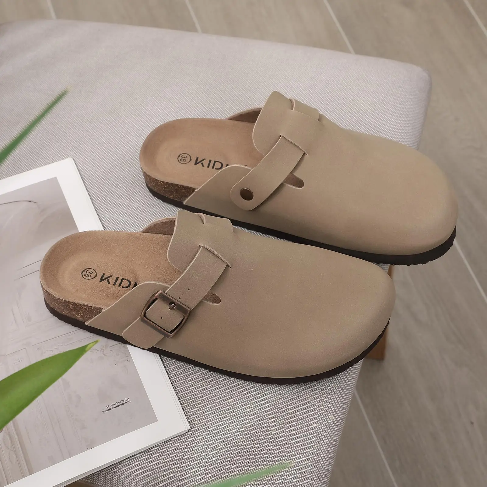 Comwarm Sandalias de cuero a la moda para hombre, sandalias deslizantes con colchón de corcho para verano, sandalias de playa, sandalias de marca Unisex con hebilla ajustable Comwarm Sandalias de cuero a la moda para hombre, sandalias deslizantes con colchón de corcho para verano, sandalias de playa, sandalias de marca Unisex con hebilla ajustable
